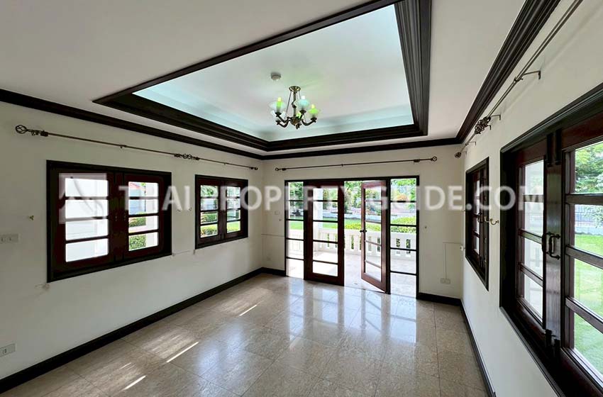House with Shared Pool in Bangnatrad 
